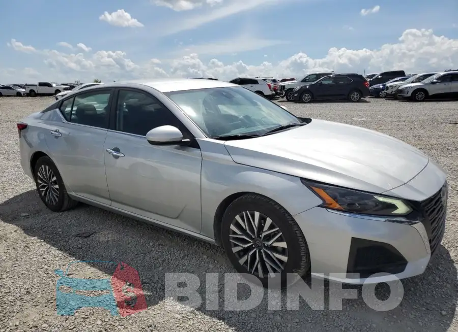 1N4BL4DV3PN308201 Photo# 4