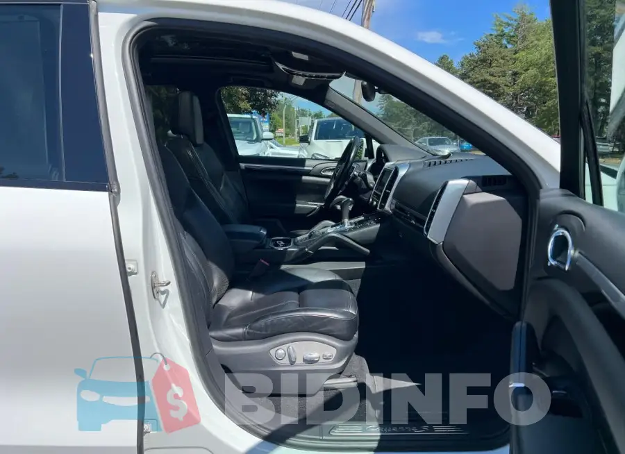 WP1AE2A21GLA62046 Photo# 5