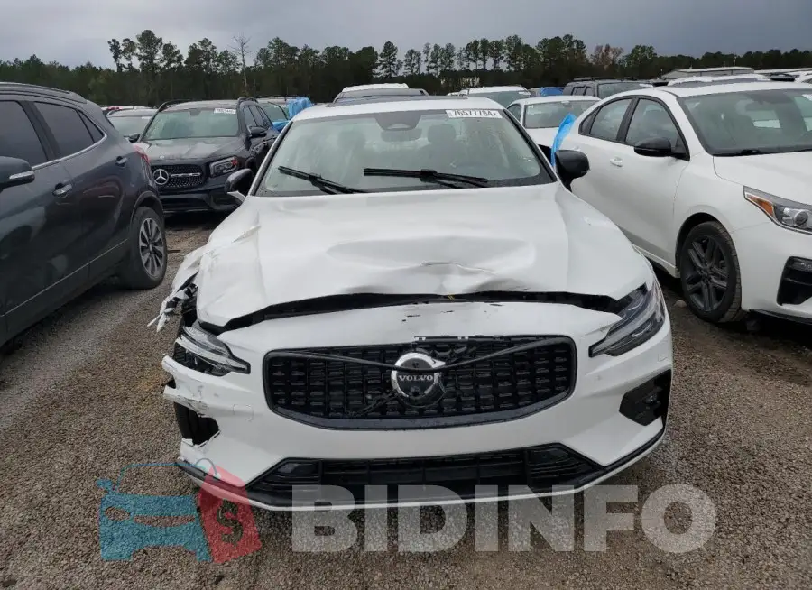 7JRL12FL3RG315372 Photo# 5