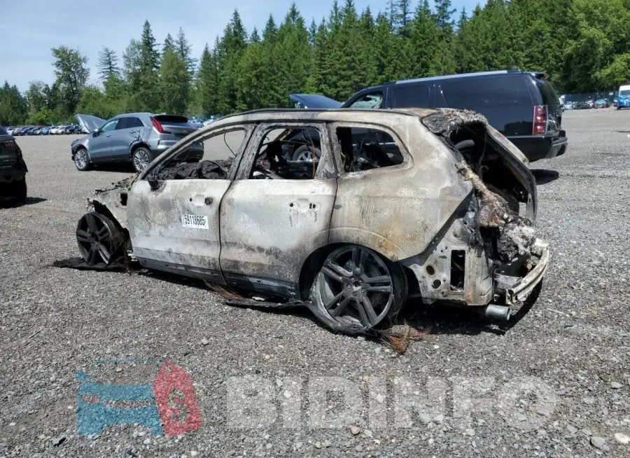 LYV102RK8KB201641 Photo# 2