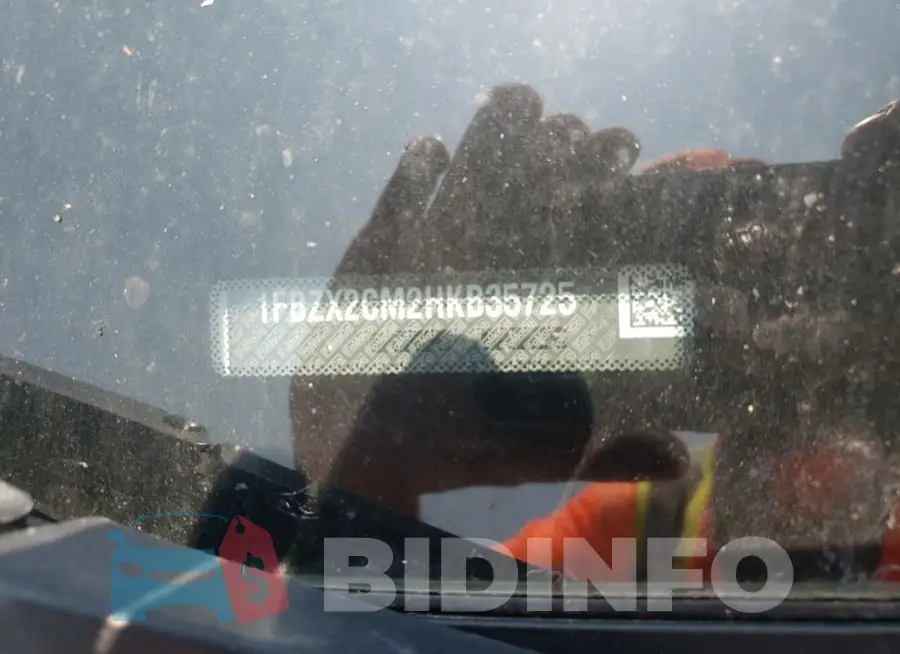 1FBZX2CM2HKB35725 Photo# 13
