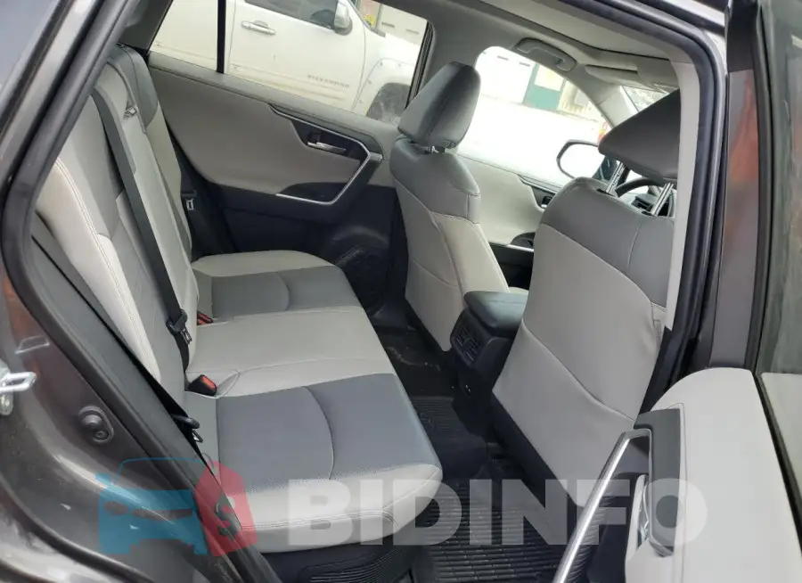 4T3D6RFV3MU057172 Photo# 10