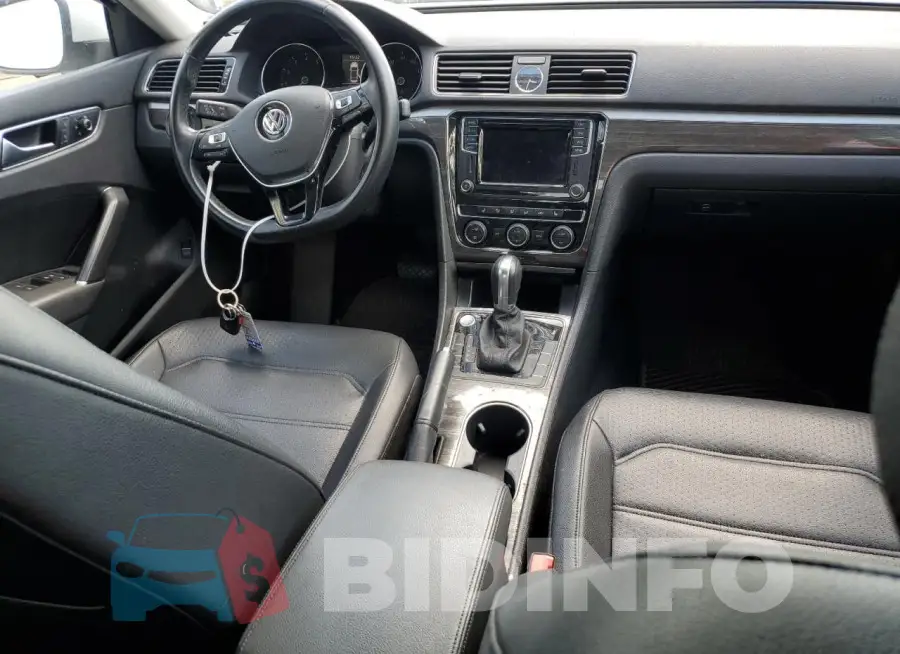 1VWBS7A32GC048349 Photo# 8