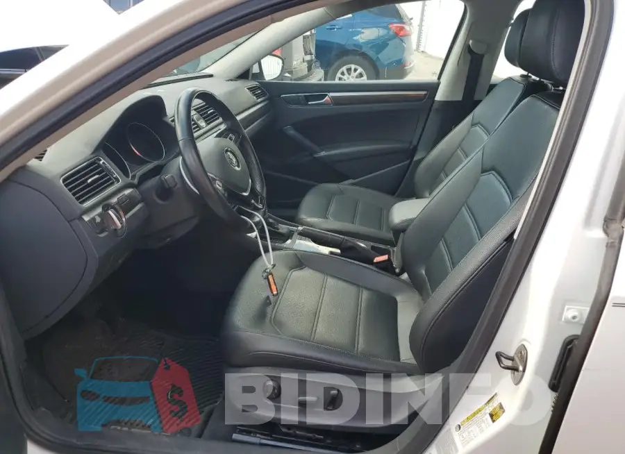 1VWBS7A32GC048349 Photo# 7