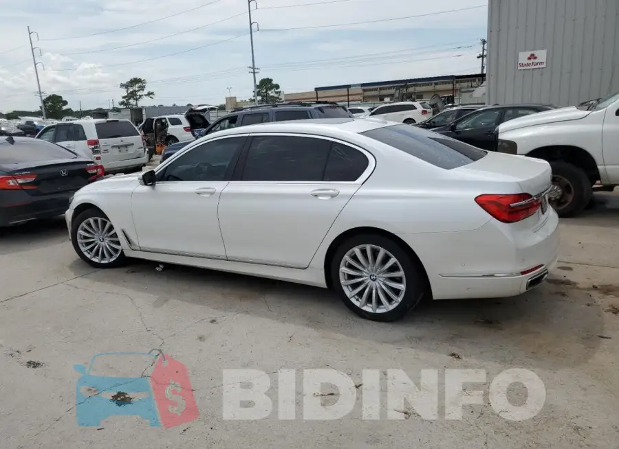 WBA7E2C53JB216348 Photo# 2