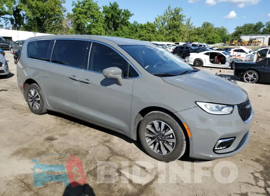 2C4RC1L76NR124204 Photo# 4