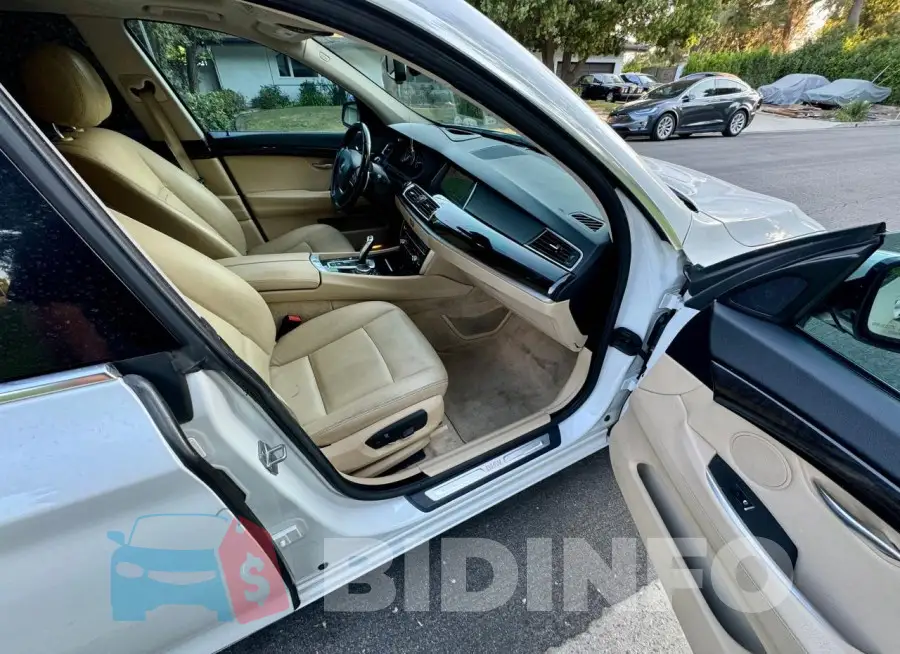 WBA5M2C5XGG499062 Photo# 5