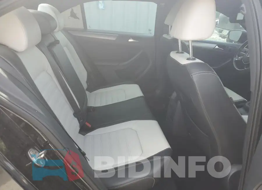 3VWB17AJ1GM280098 Photo# 10