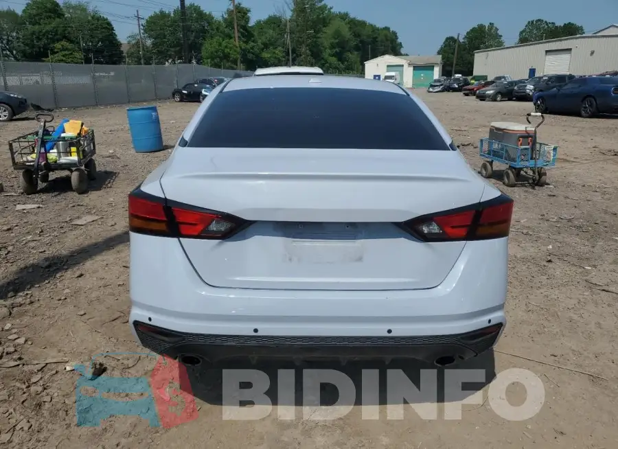 1N4BL4CV3PN417212 Photo# 6
