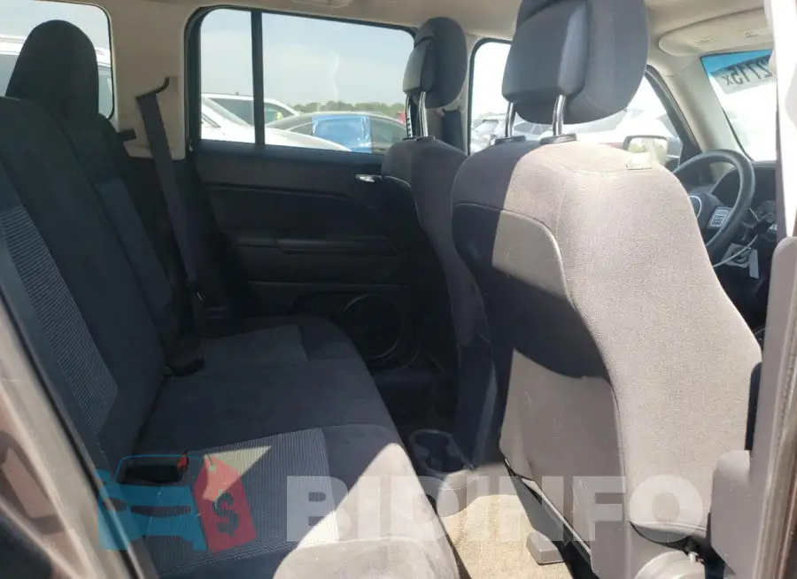 1C4NJPBA7GD698093 Photo# 11
