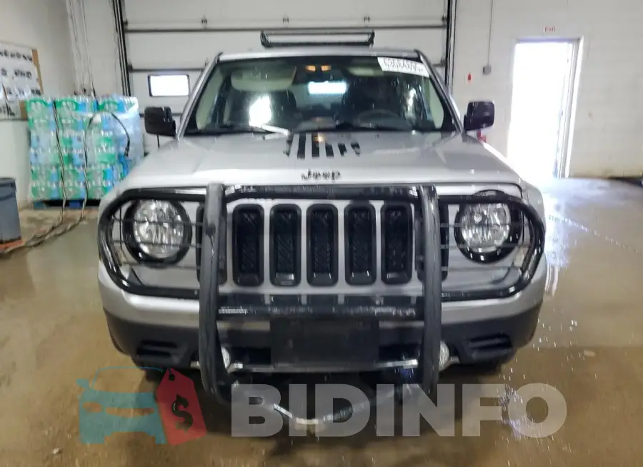 1C4NJPFA8HD211785 Photo# 5