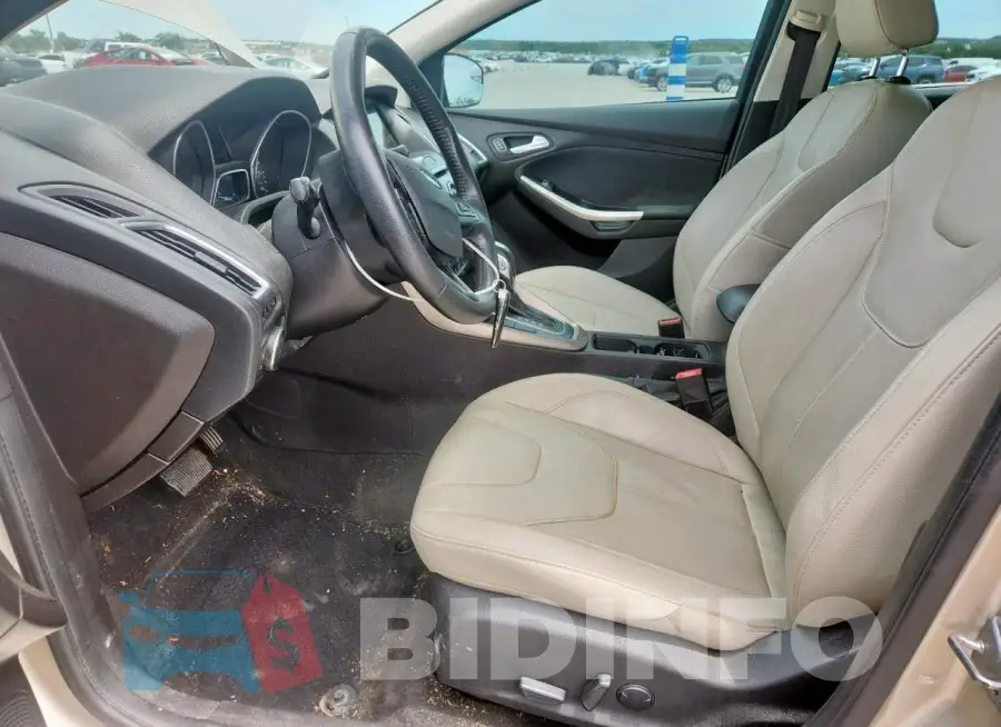 1FADP3N22HL266807 Photo# 7