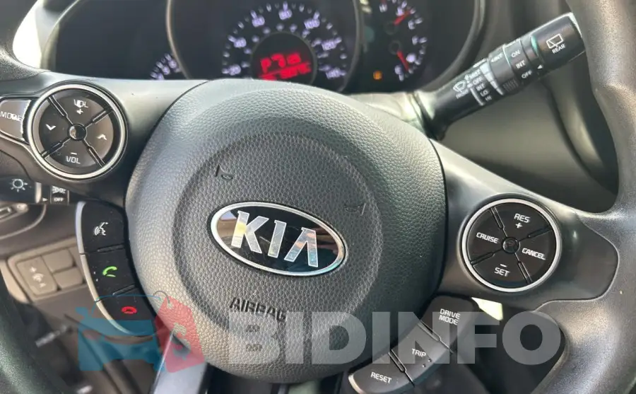 KNDJN2A2XH7498521 Photo# 14