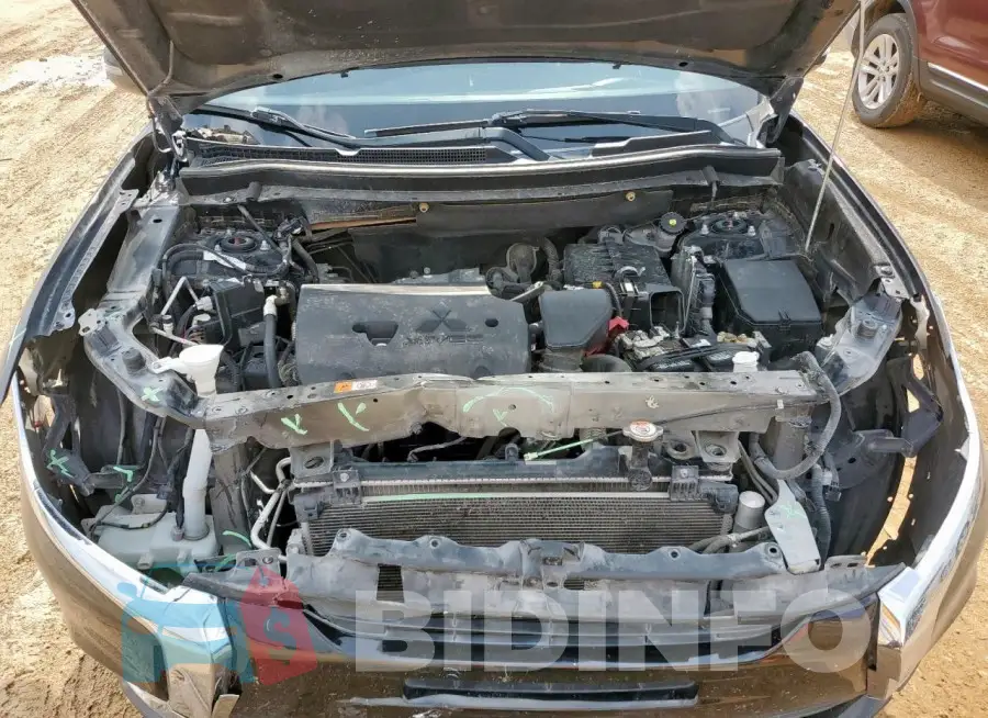 JA4AD3A33JZ022150 Photo# 12