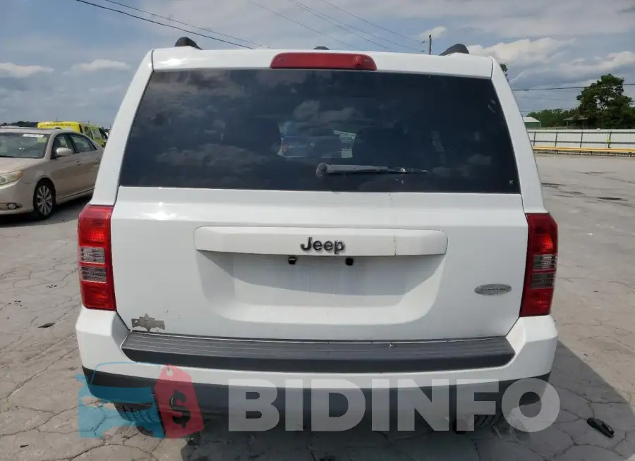 1C4NJPFB3GD526937 Photo# 6