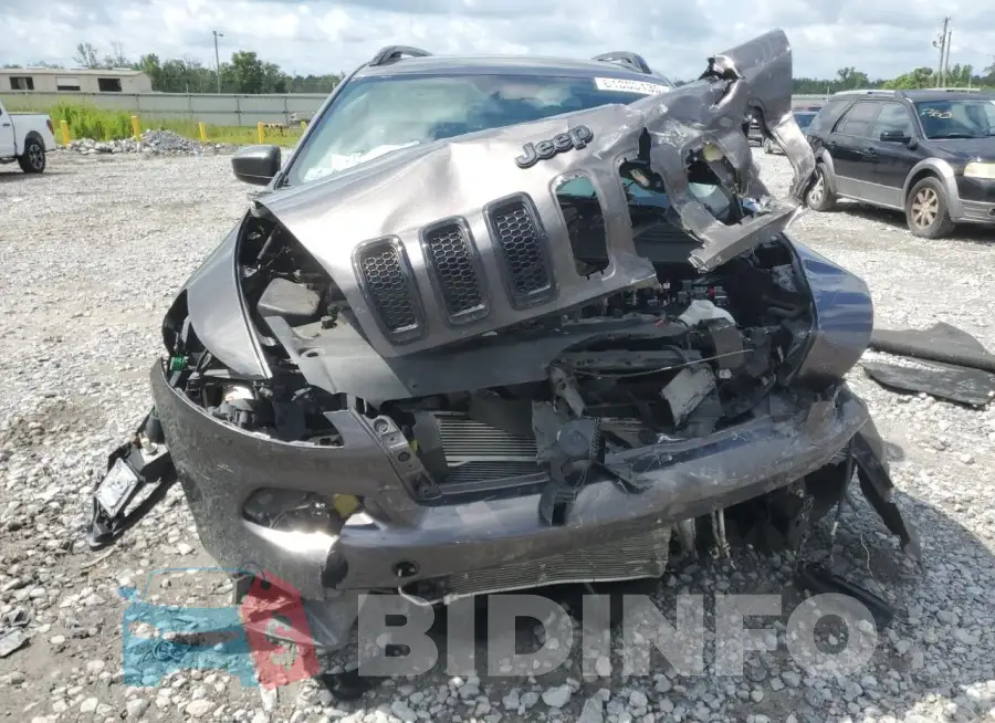 1C4PJLCB1JD605455 Photo# 5