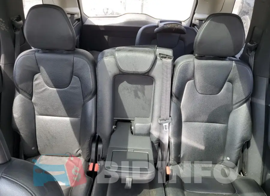 YV4A22PKXG1021117 Photo# 10