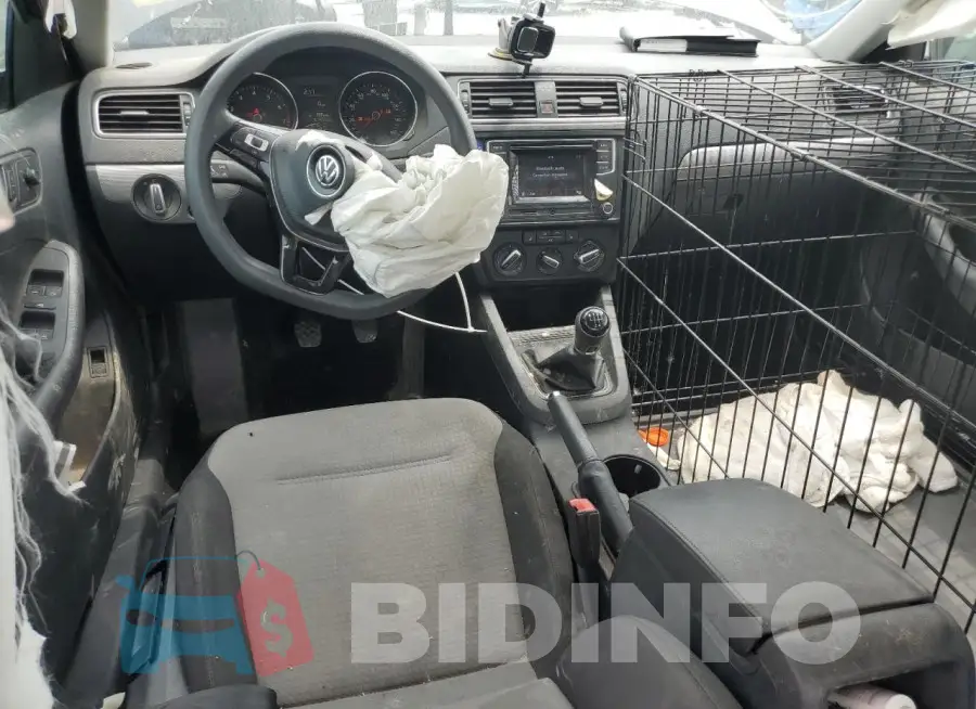 3VW167AJ7HM375831 Photo# 8
