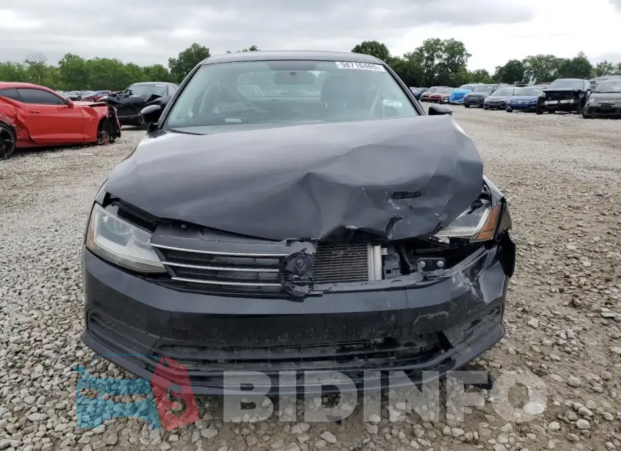 3VW167AJ7HM375831 Photo# 5