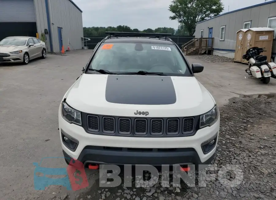 3C4NJDDB5KT671613 Photo# 5