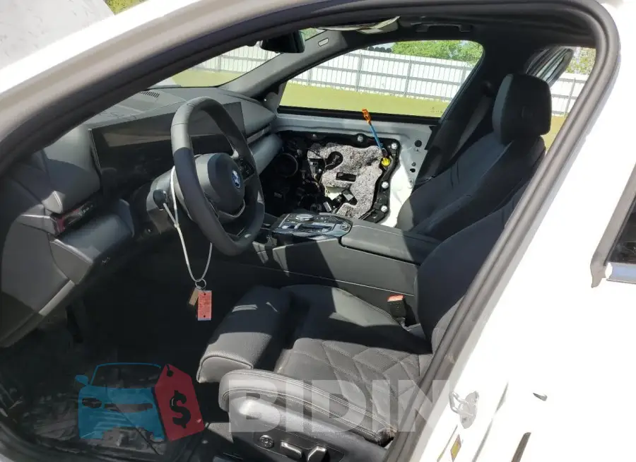 WBY33FK05RCR50188 Photo# 7