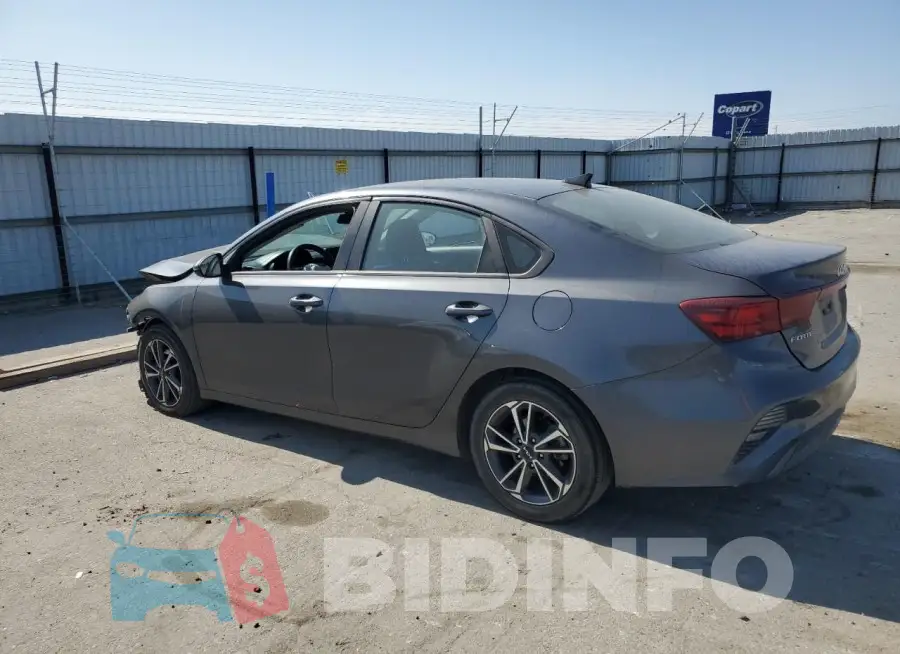 3KPF24AD8PE511423 Photo# 2