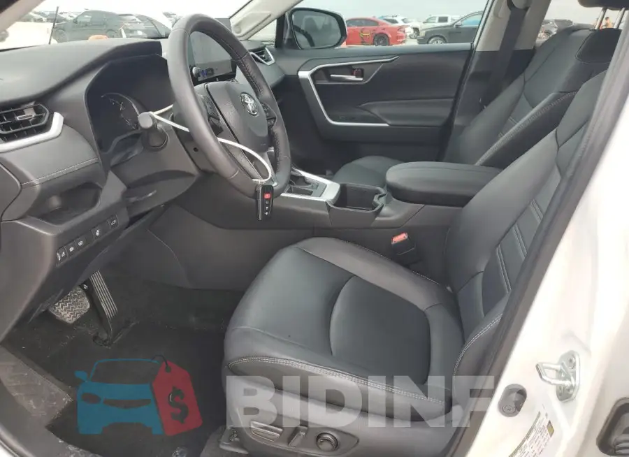 2T3C1RFV1RW301807 Photo# 7