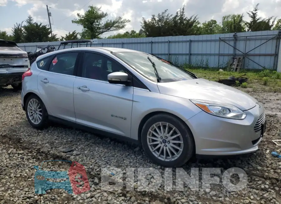 1FADP3R47JL225963 Photo# 4
