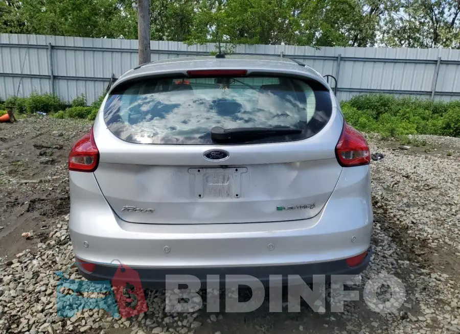 1FADP3R47JL225963 Photo# 6