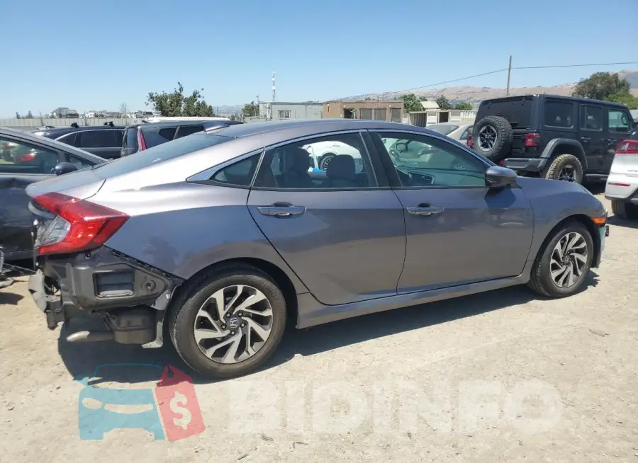 19XFC2F82HE227946 Photo# 3