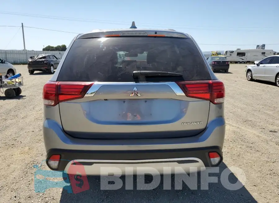 JA4AD3A33LZ046810 Photo# 6