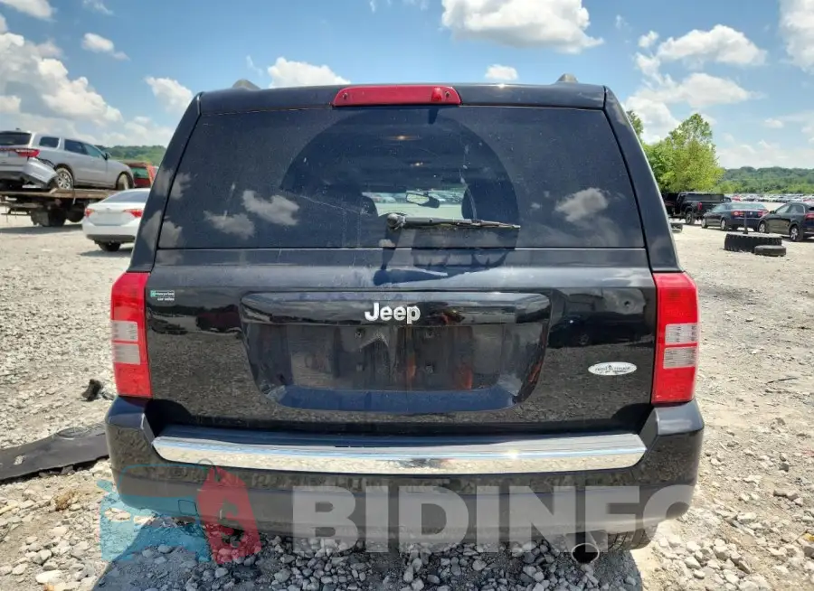 1C4NJPFA2GD678764 Photo# 6
