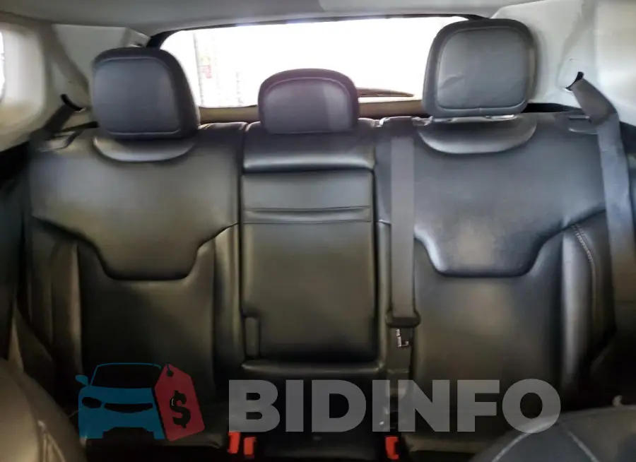 3C4NJDCB4LT137571 Photo# 10