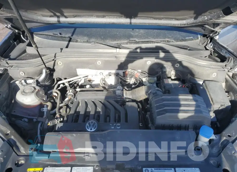 1V2MR2CA0JC563085 Photo# 12