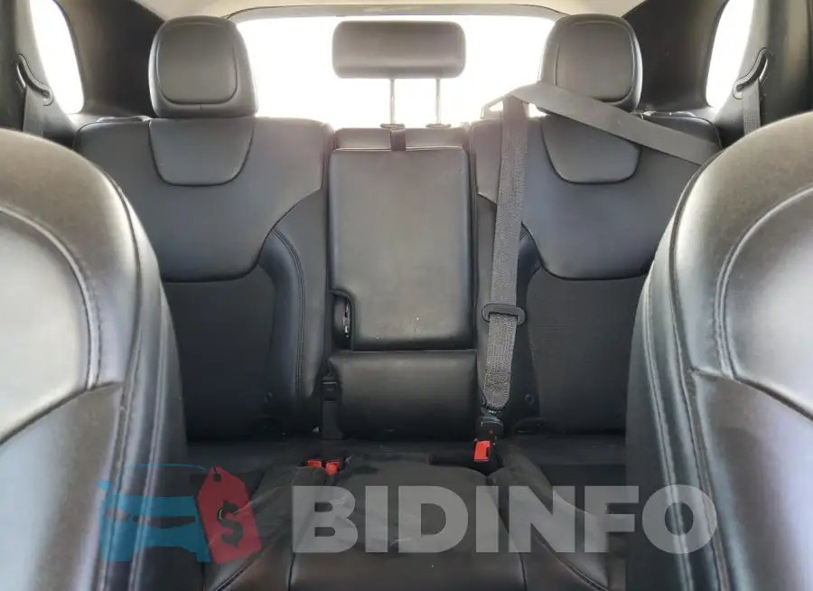 1C4PJLLB7KD470175 Photo# 10