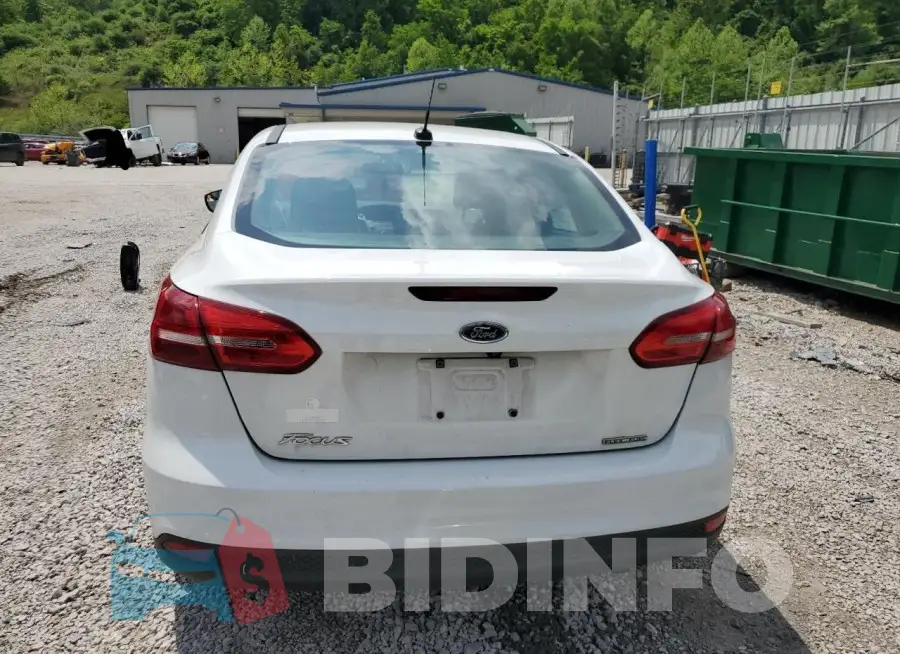 1FADP3E28GL394547 Photo# 6