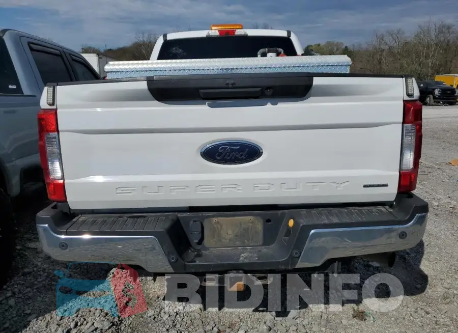 1FT7W2B61JEB98361 Photo# 6
