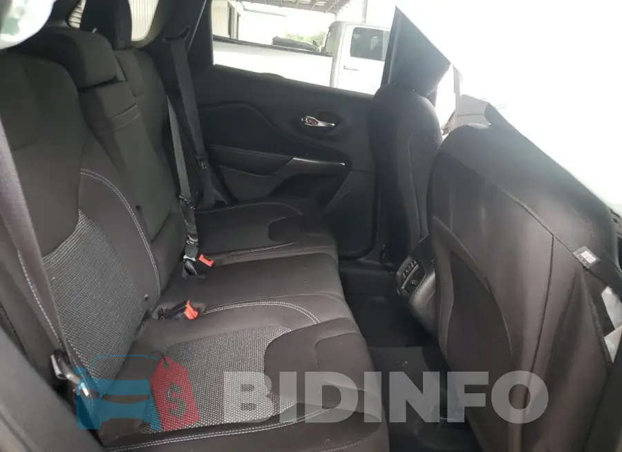 1C4PJLCB7KD381500 Photo# 10