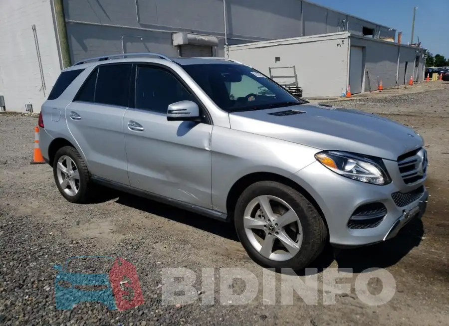4JGDA5HB1JB182858 Photo# 4