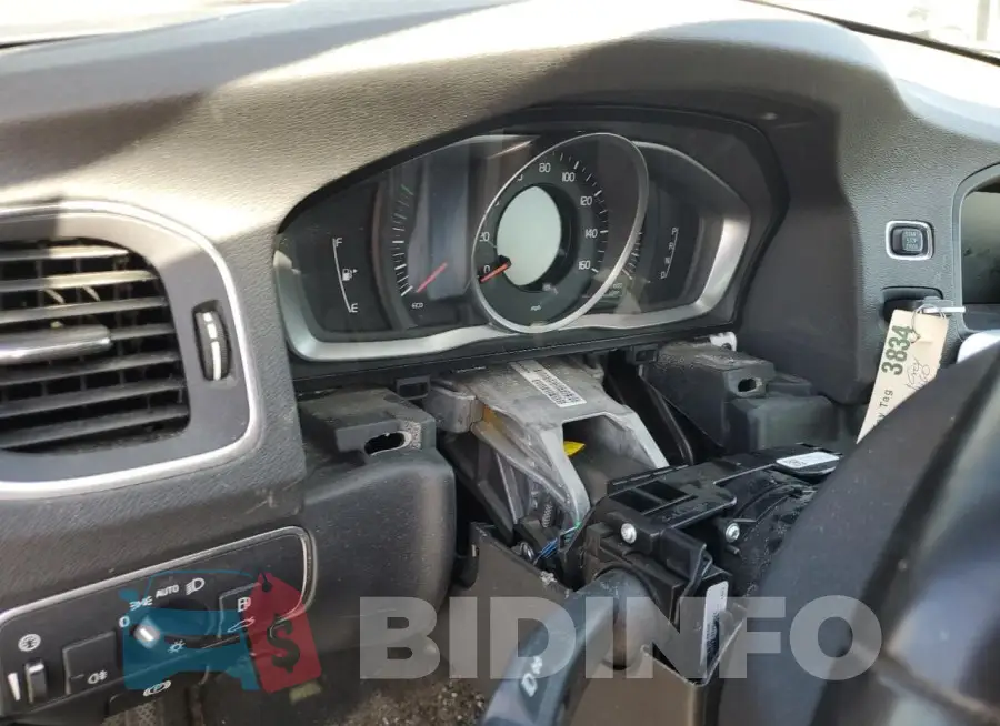 YV140MEL2J2379191 Photo# 9