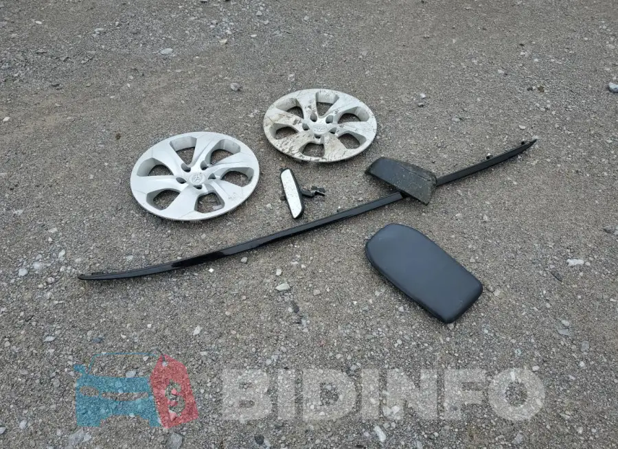 2T3F1RFV1KW014048 Photo# 13