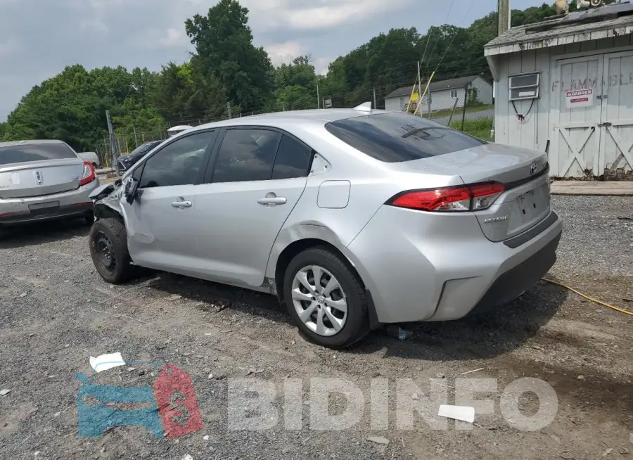 JTDBCMFE3R3027862 Photo# 2