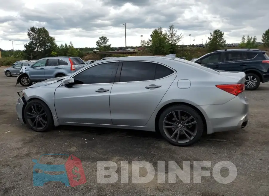 19UUB3F33JA001817 Photo# 2