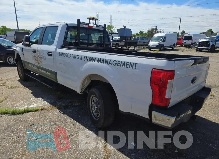 1FT7W2B68JEC38385 Photo# 2