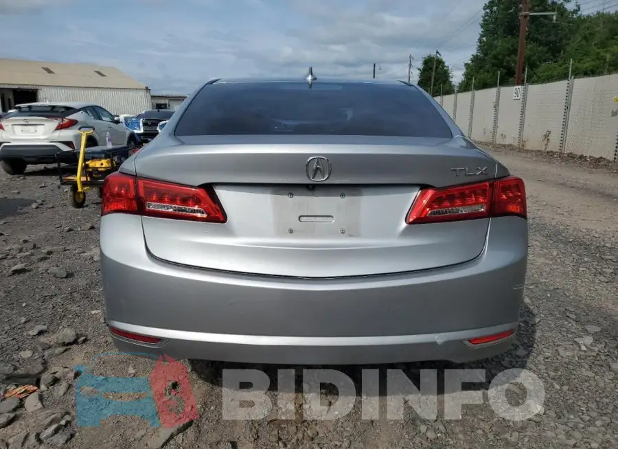 19UUB1F35JA008725 Photo# 6