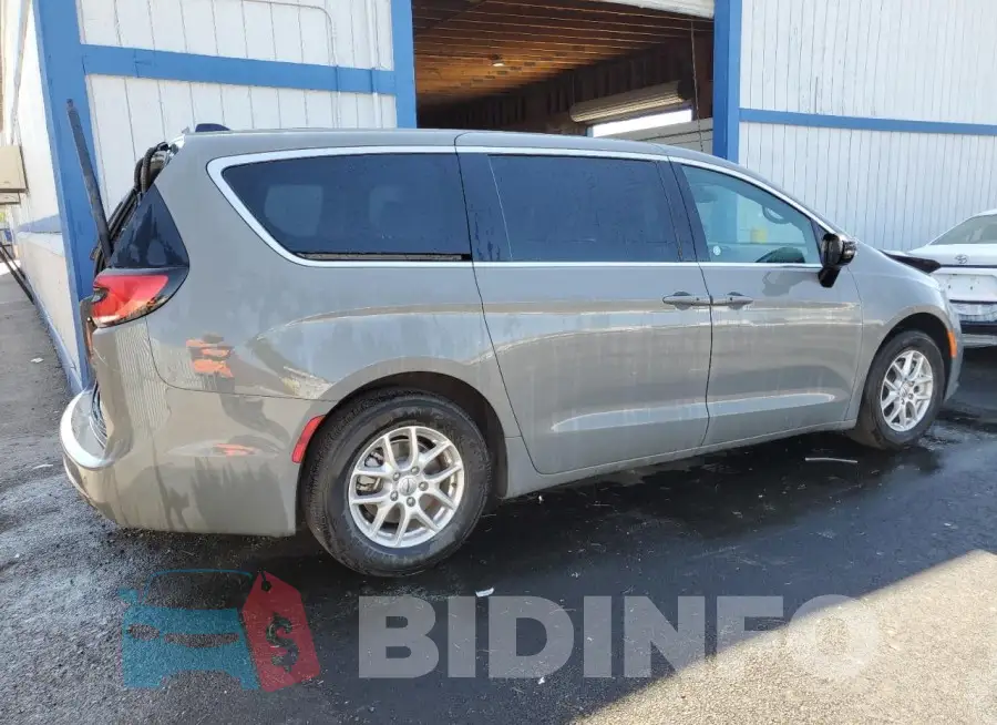 2C4RC1BG4SR548218 Photo# 3