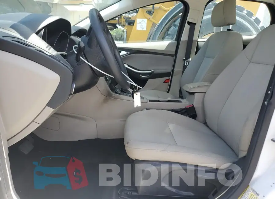 1FADP3F22GL304677 Photo# 7