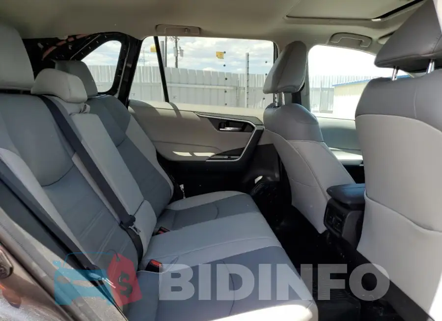 2T3A1RFV1MC238029 Photo# 11