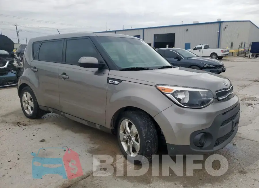 KNDJN2A21J7569773 Photo# 4