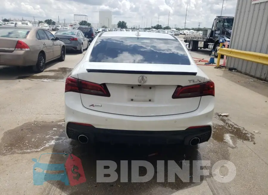 19UUB2F66JA012041 Photo# 6